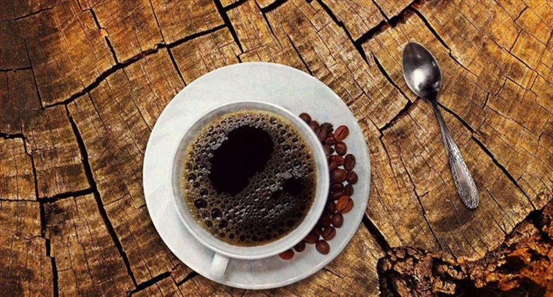 هل شرب القهوة السوداء على معدة فارغة صحي؟
