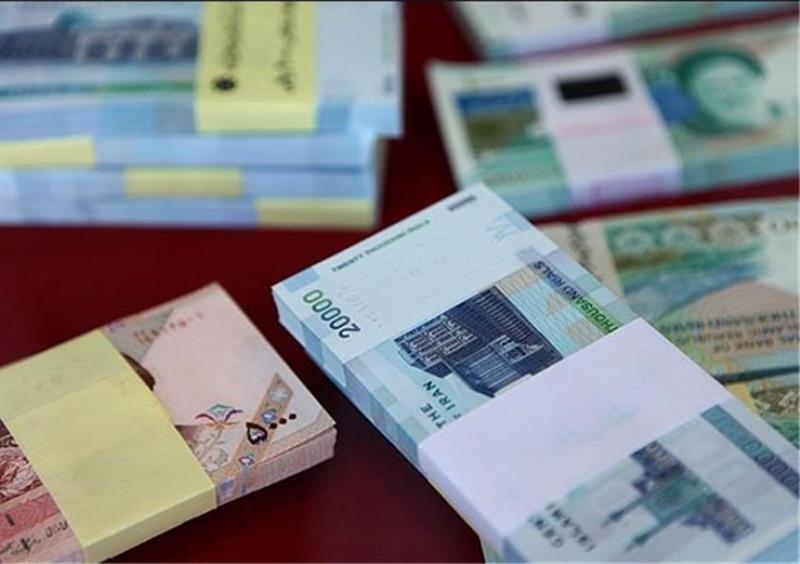 بعد العقوبات الأمريكية العملة الإيرانية تشهد انهيارا قياسيا والدولار يسجل أعلى مستوى منذ 46 عاما
